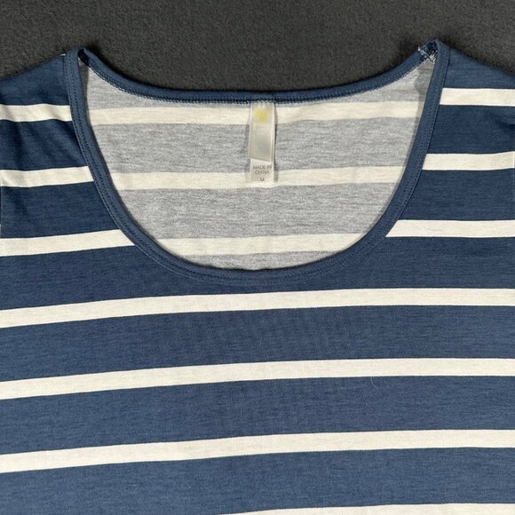 LulaRoe Womens Medium Blue Striped Classic T Shirt Scoop Neck Short Sleeve - Picture 3 of 9